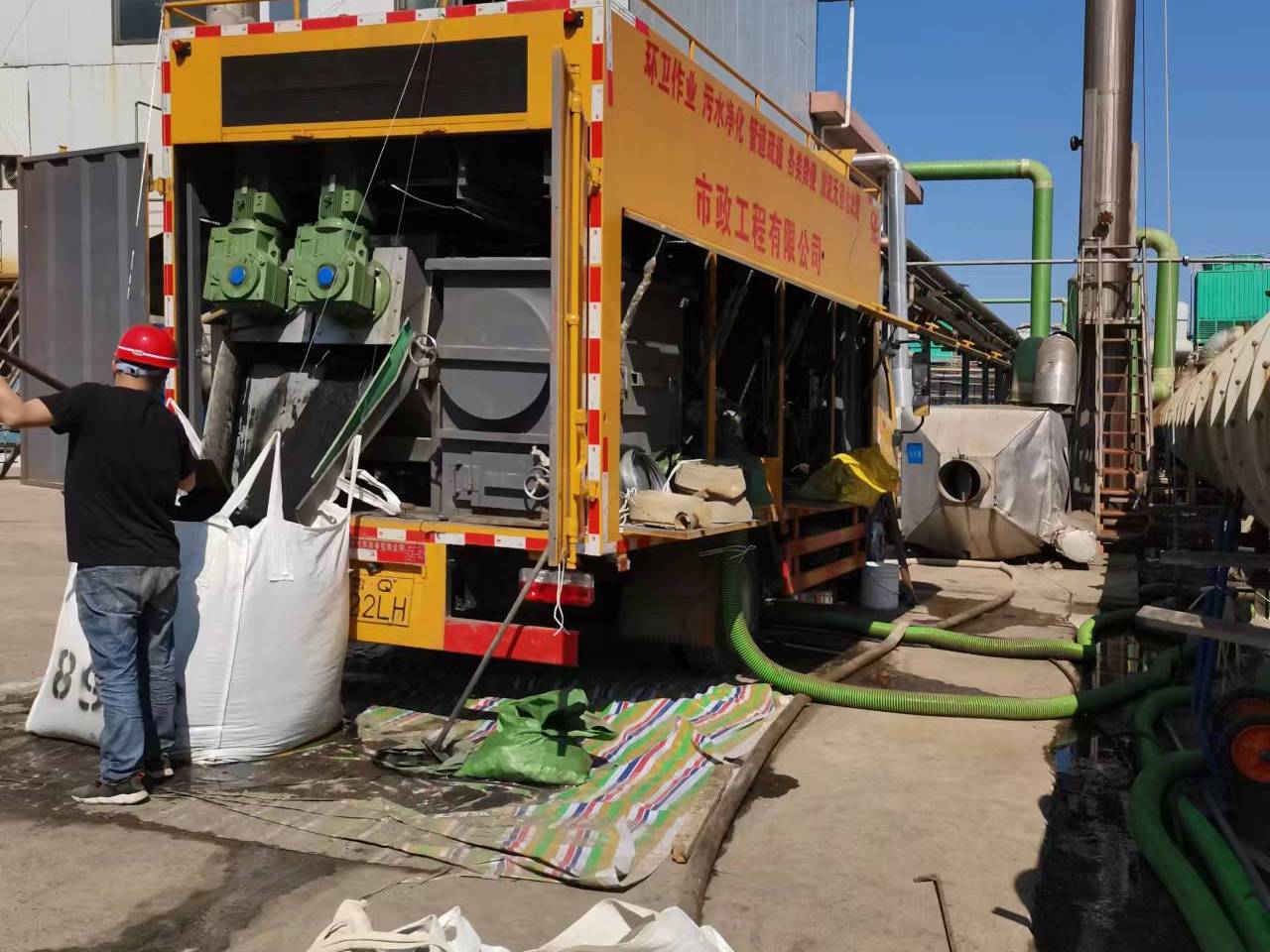 申扎淤泥压干处理